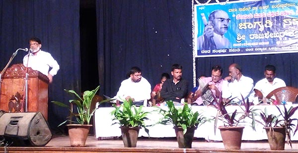 ಅಂಬೇಡ್ಕರ್ ಕಂಡ ಕನಸಿನ ಭಾರತದಲ್ಲಿ ನಾವು ಬುದುಕುತಿದ್ದೇವ ಎಂಬ ಪ್ರಶ್ನೆ ನಮ್ಮನ್ನು ಕಾಡುತ್ತಿದೆ